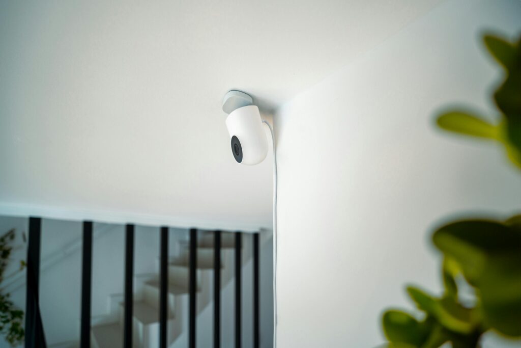 House-Sitting and Home Exchange - Safety of the house with a security camera