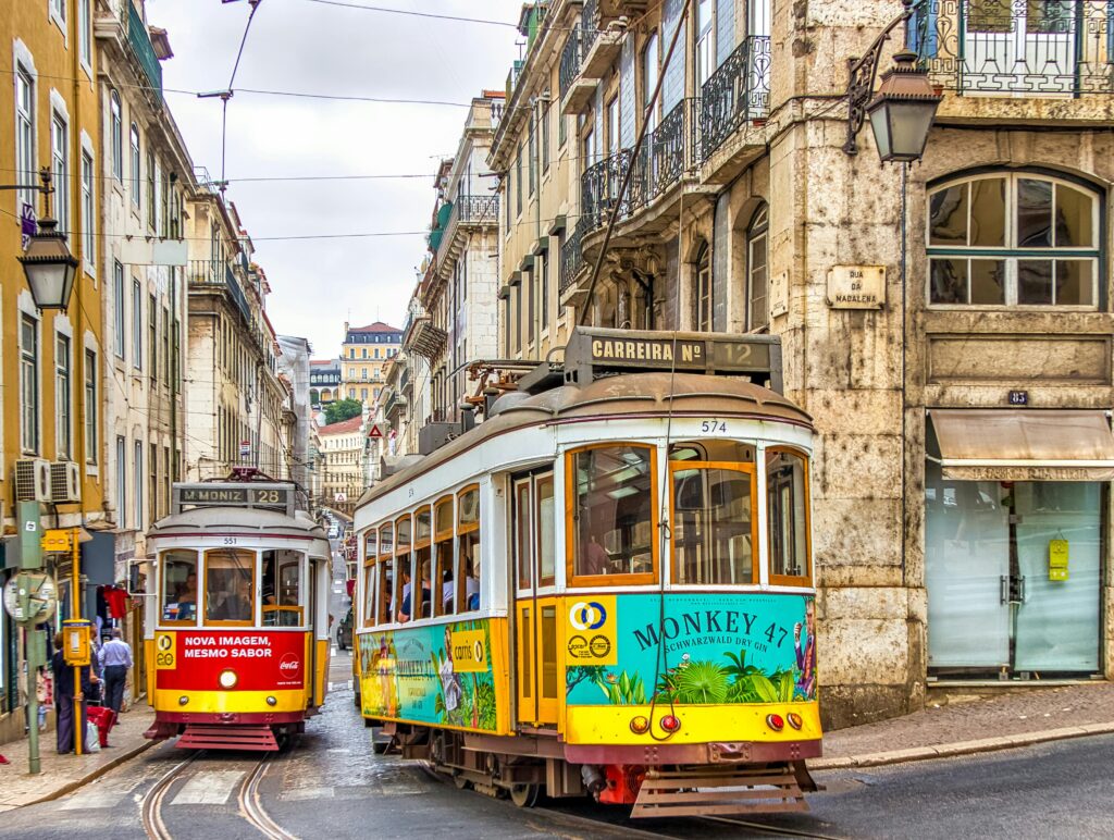 Free Attractions and Activities - Benefits - Trains in railroad in a city