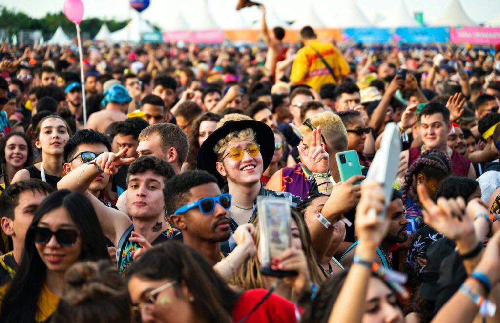 Traveletty - Free Local Events and Festivals - Crowd enjoying the free local events and festivals