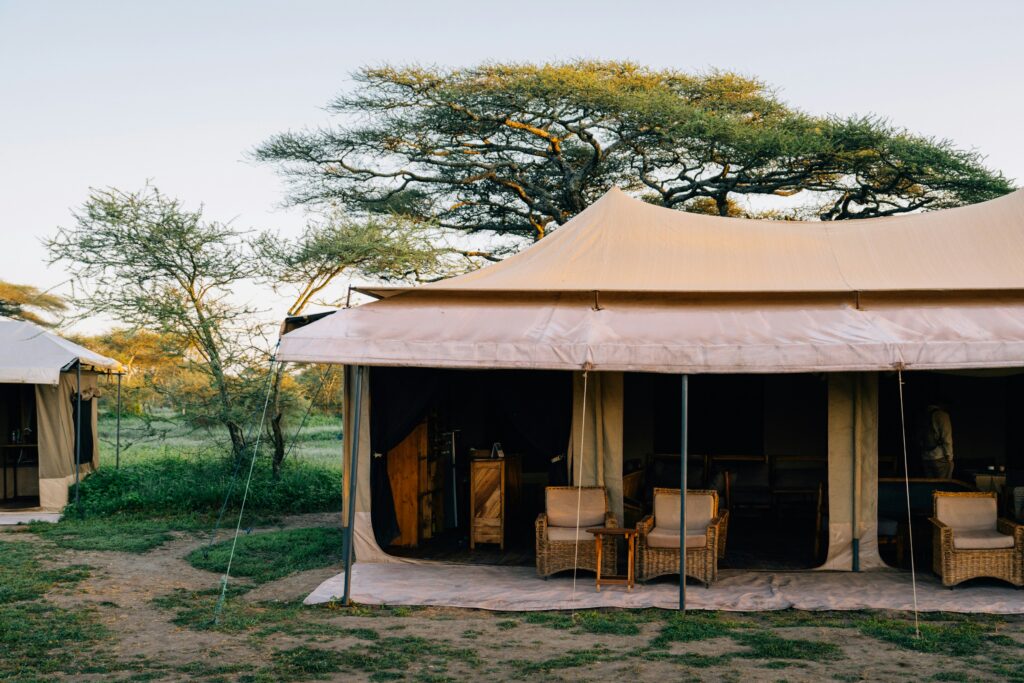 Traveletty - Safari Tents - Luxury safari tents in a beautiful natural landscape.